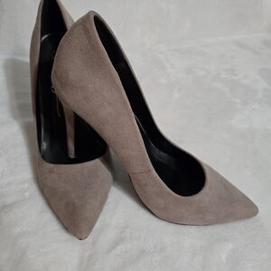 Elegant Tan Suede Women's Pumps Sz 7